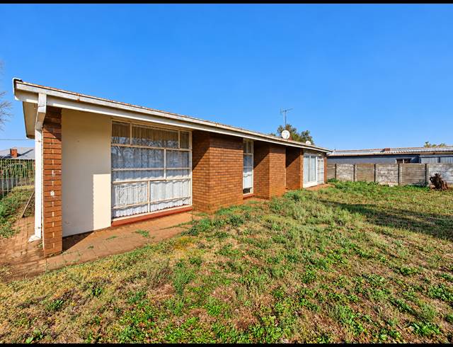 3 BEDROOM HOUSE FOR SALE IN THREE RIVERS